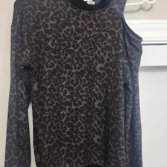 Leopard Print Cold Shoulder Top - Picture 1 of 3